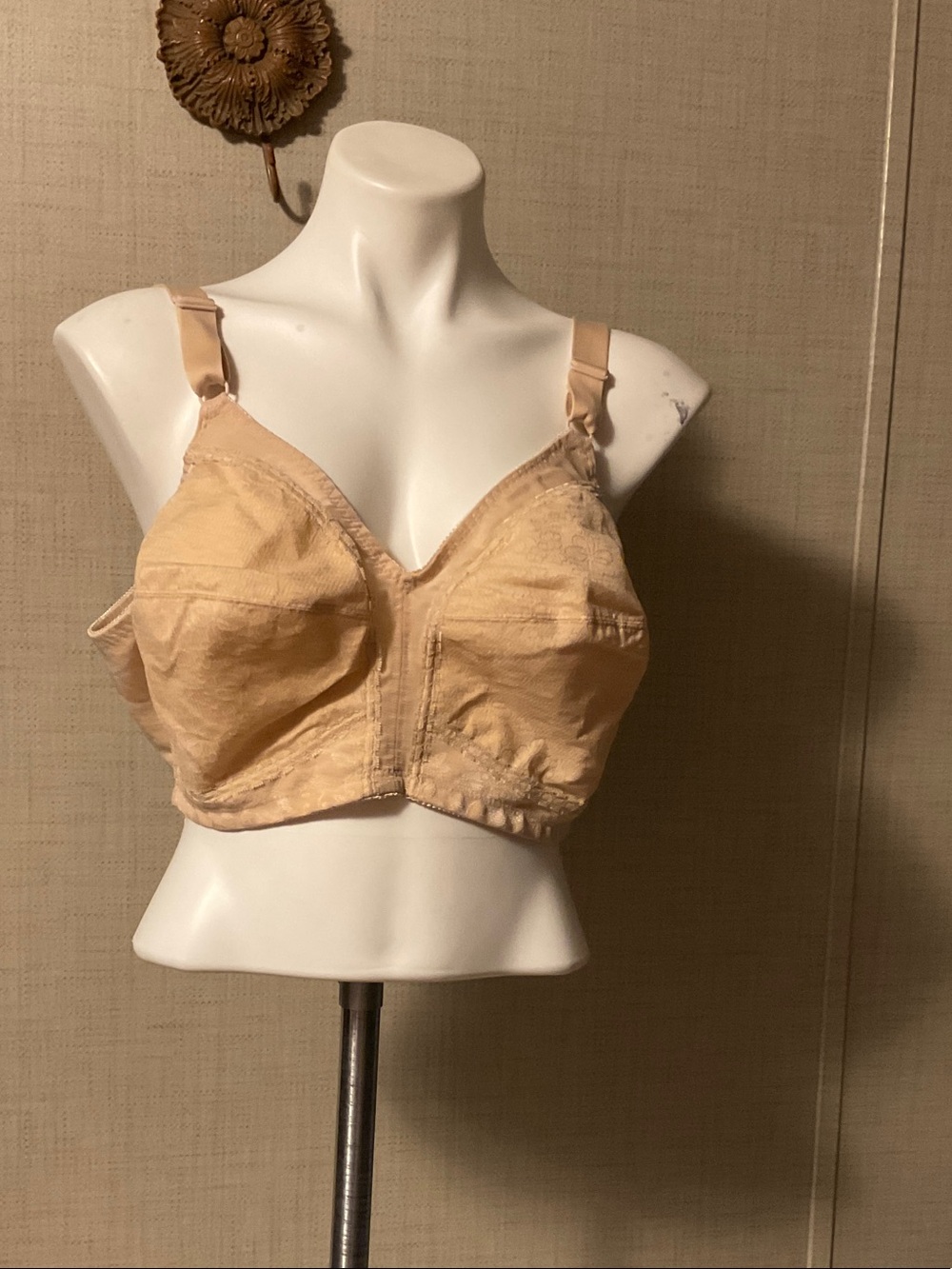 Everyday Support Full-Coverage Bra in Beige